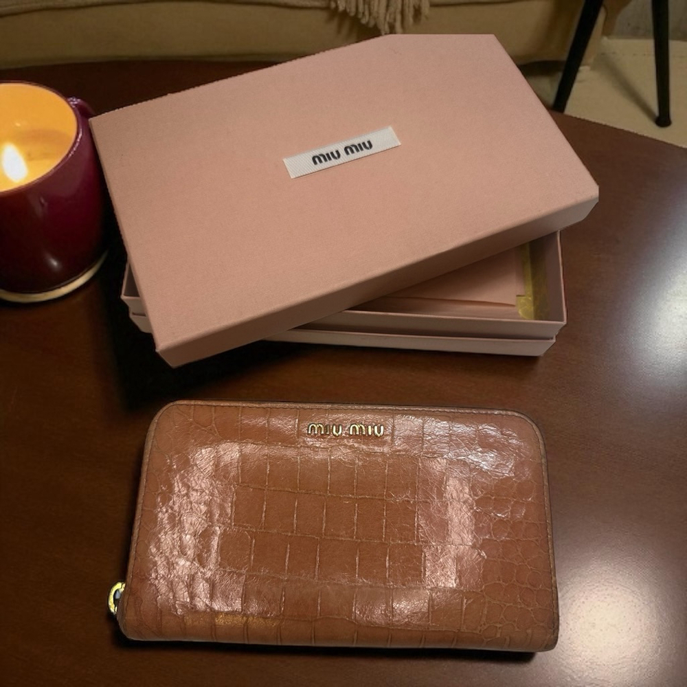 Miu Miu salmon Leather Wallet